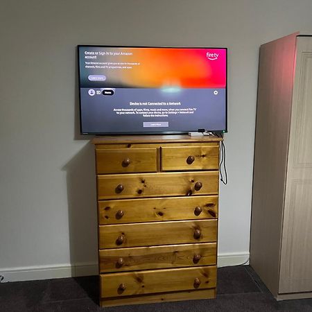 Hams Rest Place - Strictly Only One Guest Allowed In One Room A Second Accompanying Person Will Not Be Allowed Into The Property Birmingham Extérieur photo