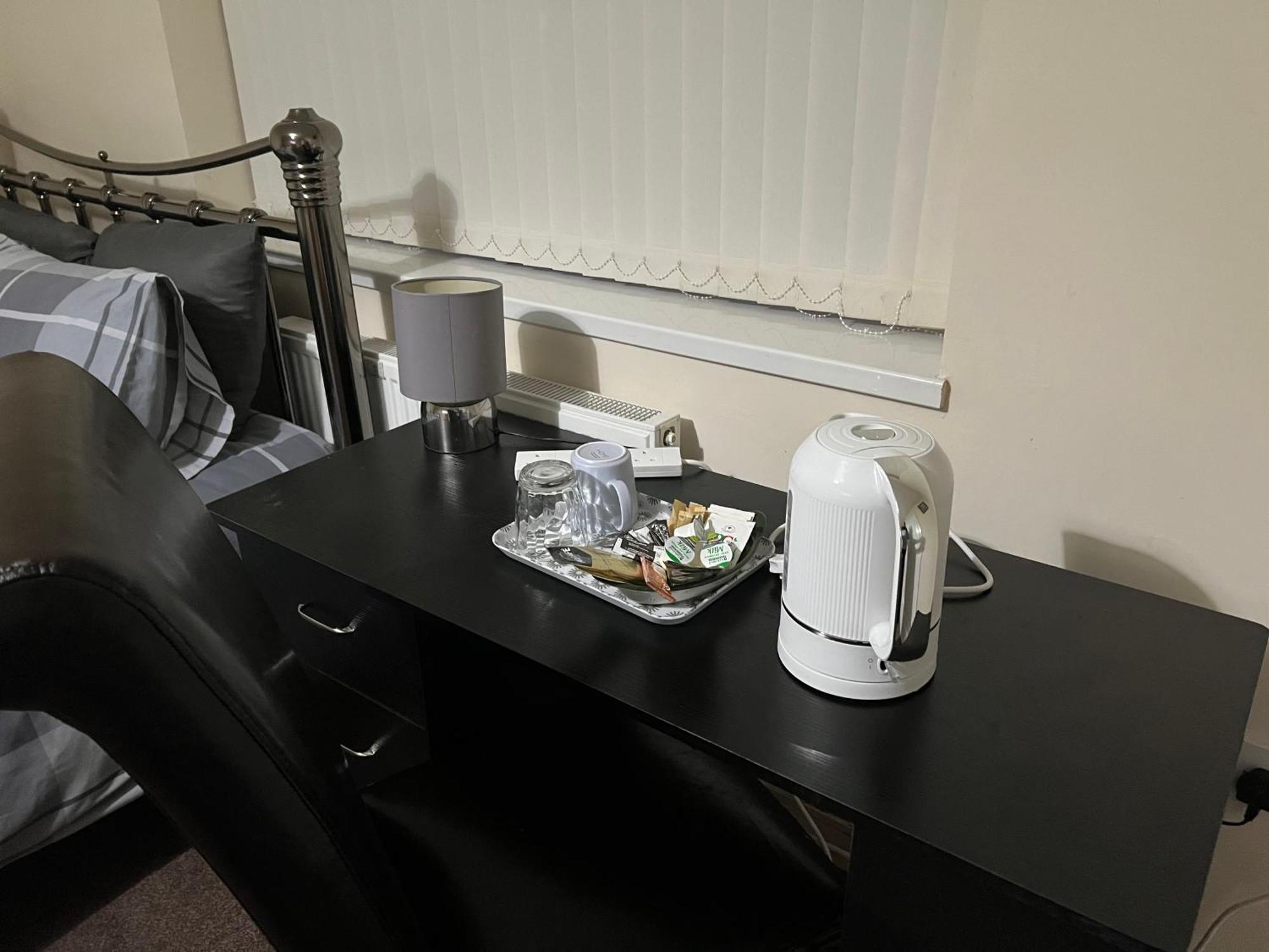 Hams Rest Place - Strictly Only One Guest Allowed In One Room A Second Accompanying Person Will Not Be Allowed Into The Property Birmingham Extérieur photo