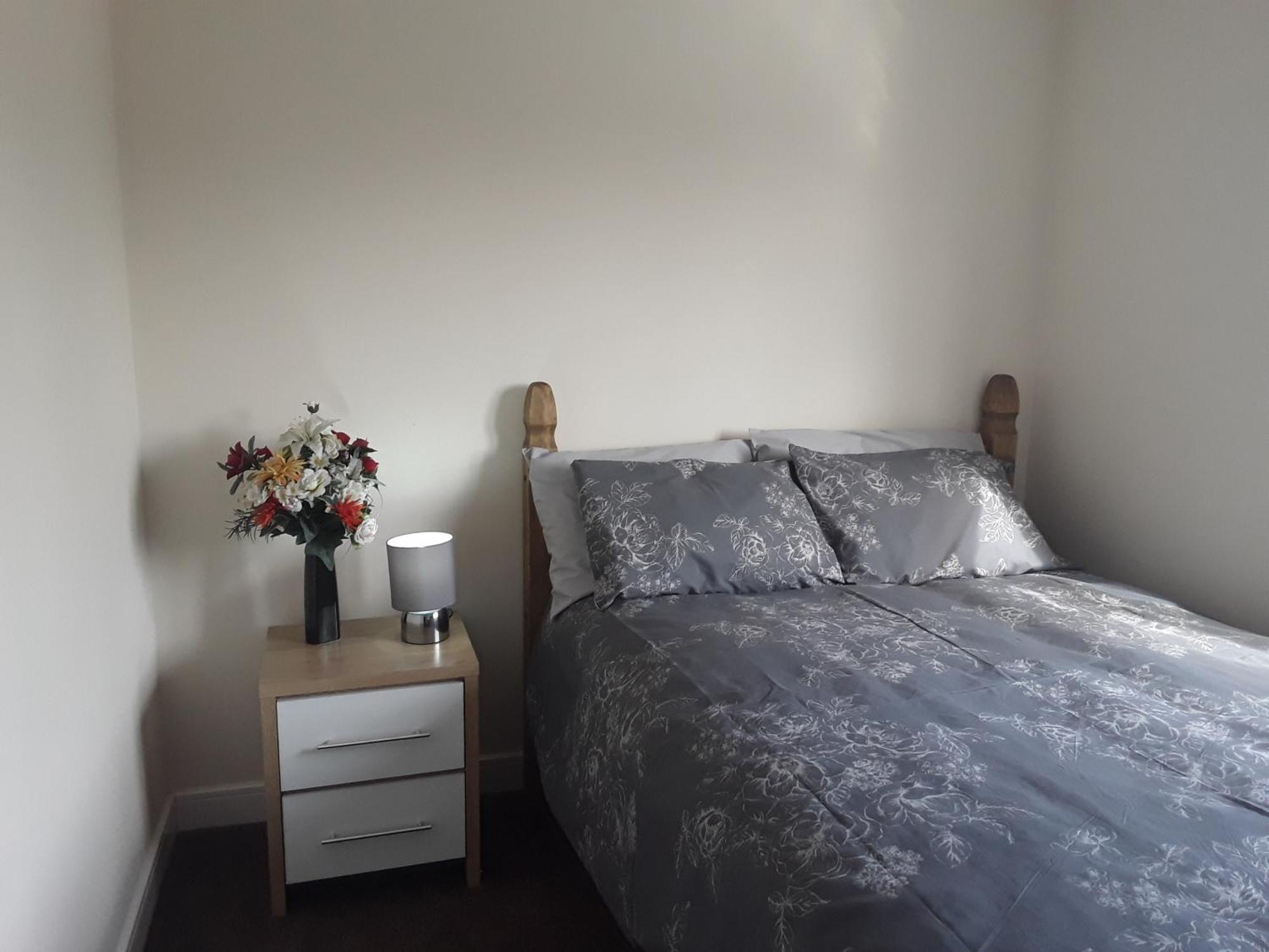 Hams Rest Place - Strictly Only One Guest Allowed In One Room A Second Accompanying Person Will Not Be Allowed Into The Property Birmingham Extérieur photo