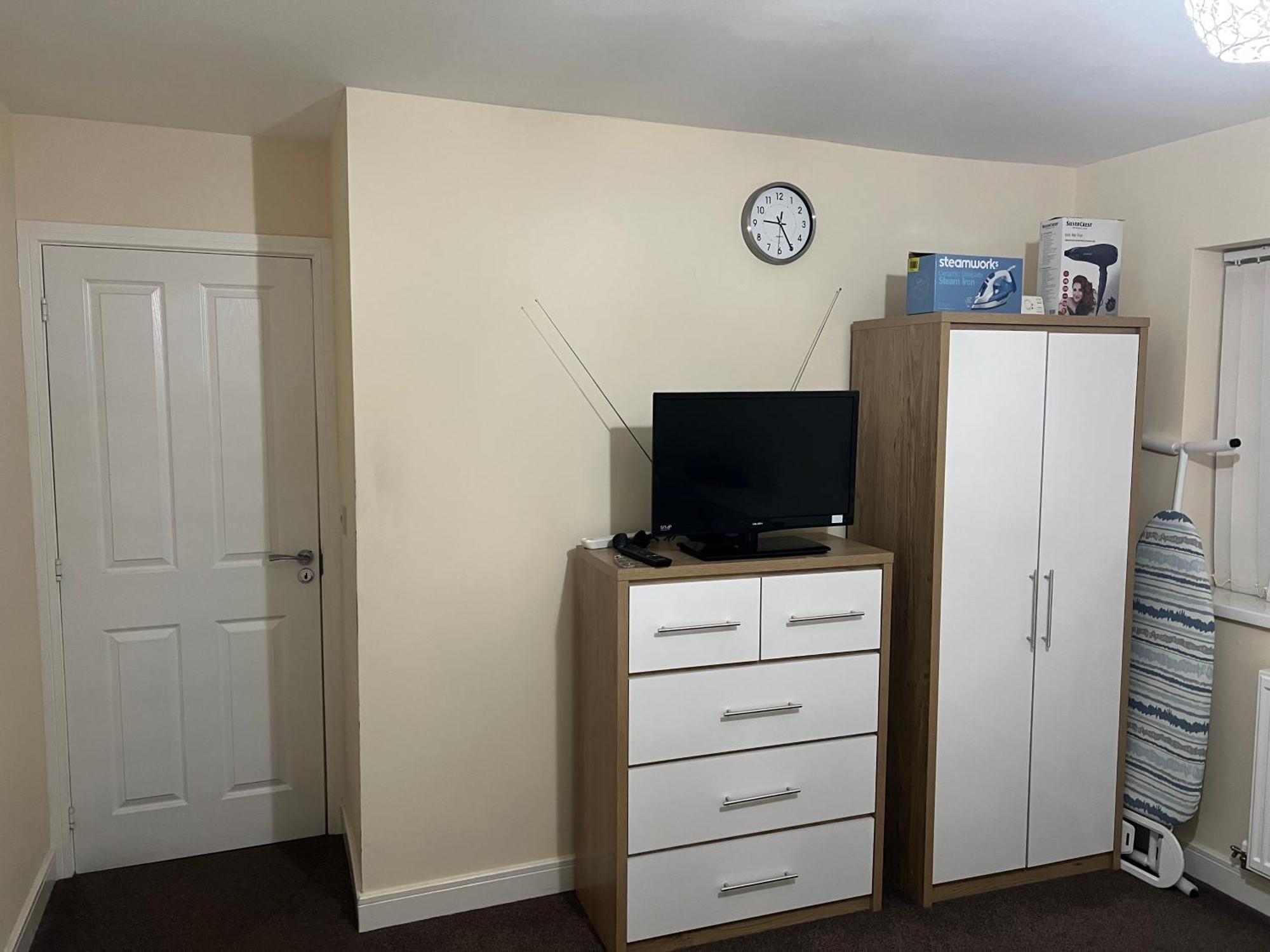 Hams Rest Place - Strictly Only One Guest Allowed In One Room A Second Accompanying Person Will Not Be Allowed Into The Property Birmingham Extérieur photo